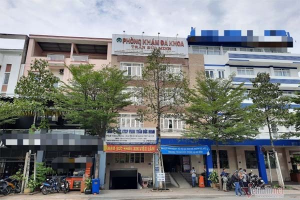 Người mẹ bán vé số khóc nghẹn khi con trai 2 tuổi bị xe container cuốn vào gầm-4