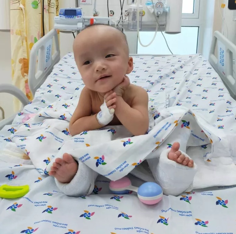 CLIP: Phút pha trò, đùa giỡn trên giường bệnh của Trúc Nhi-Diệu Nhi-3