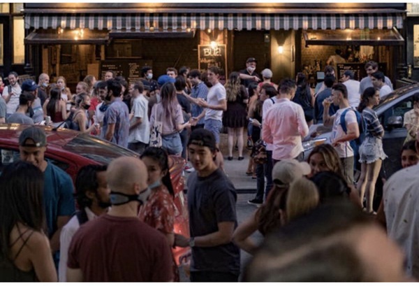 Chuyên gia lý giải các trường hợp siêu lây nhiễm virus SARS-CoV-2: Hội tụ 2 yếu tố xấu và kém-1