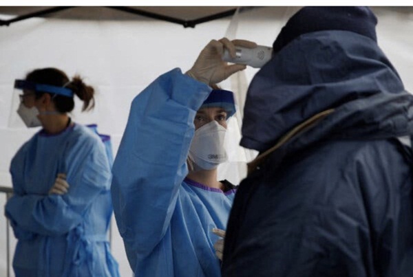 Chuyên gia lý giải các trường hợp siêu lây nhiễm virus SARS-CoV-2: Hội tụ 2 yếu tố xấu và kém-2