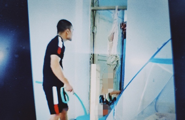 Clip hành hạ trẻ em 5,4 triệu view tồn tại nhiều giờ trên Facebook VN-1