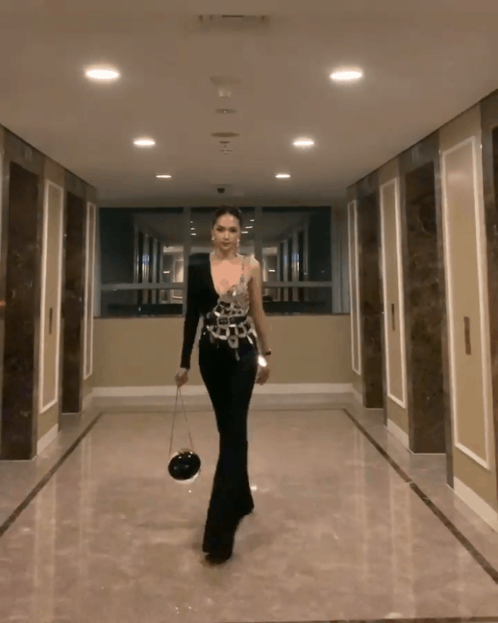 Hương Giang có hai combo quần + giày dép hack dáng bất bại, nàng nào diện lên chân cũng dài tới nách-2