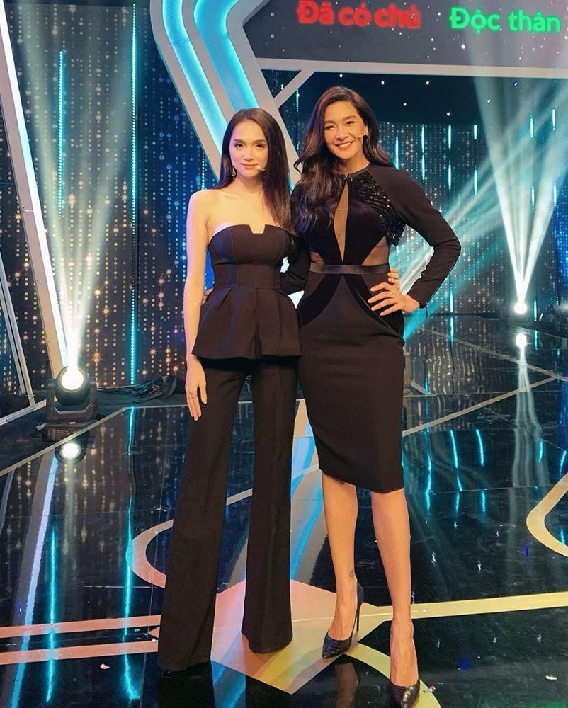 Hương Giang có hai combo quần + giày dép hack dáng bất bại, nàng nào diện lên chân cũng dài tới nách-4