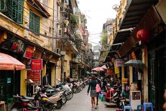 Lịch trình giáo viên mắc COVID-19: Đi trông thi tuyển sinh lớp 10, ra Hà Nội dạo chơi phố cổ