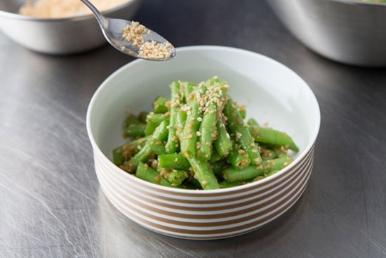 Khỏi đau đầu nghĩ ăn gì cho giảm cân, làm ngay món salad này chỉ mất 10 phút ăn thay tinh bột thì chỉ có ngon trở lên!