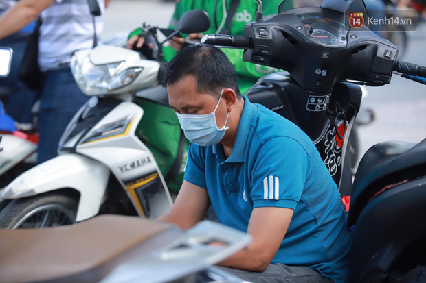 Những khoảnh khắc cảm xúc nhất kỳ thi THPT Quốc gia: Khi đứa con bé bỏng của bố mẹ sắp bước vào đại học-2