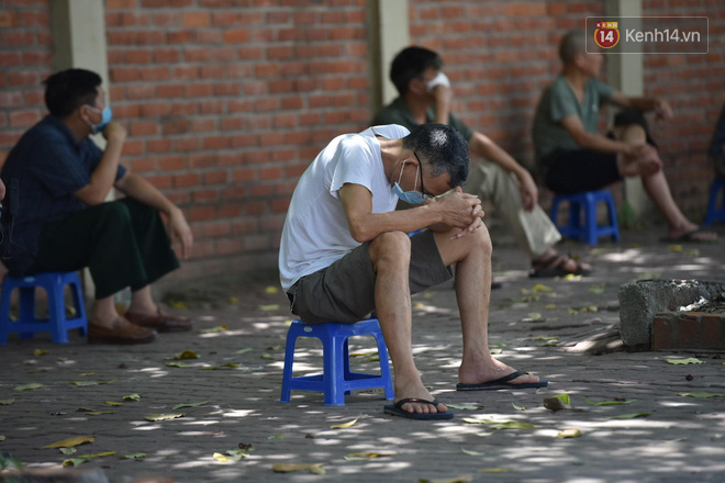 Những khoảnh khắc cảm xúc nhất kỳ thi THPT Quốc gia: Khi đứa con bé bỏng của bố mẹ sắp bước vào đại học-8