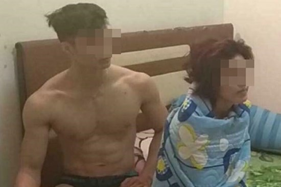 Mối tình vụng trộm của bà chủ khách sạn với huấn luyện viên thể hình