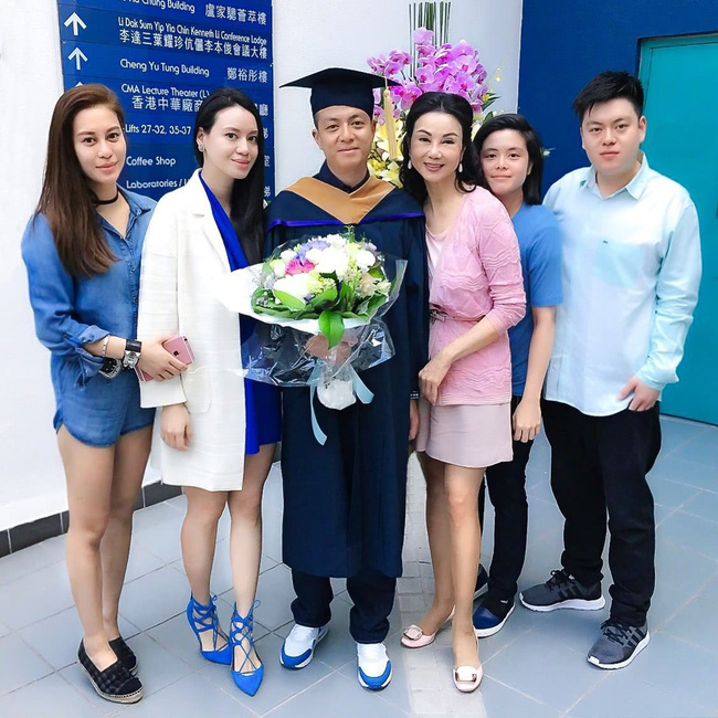 Câu chuyện trả thù chồng và nhân tình nổi tiếng Cbiz: Bị Vương Tổ Hiền cướp chồng, Tạ Linh Linh ôm 5 con bước khỏi cổng hào môn-8