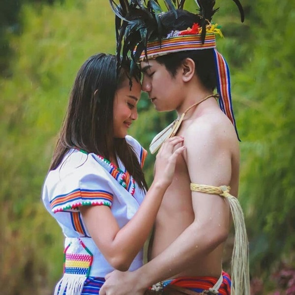 Cô bé ăn xin từng một bước lên tiên nhờ gương mặt hút hồn đang sống ra sao sau khi bị chỉ trích hẹn hò bạn trai giàu có?-6