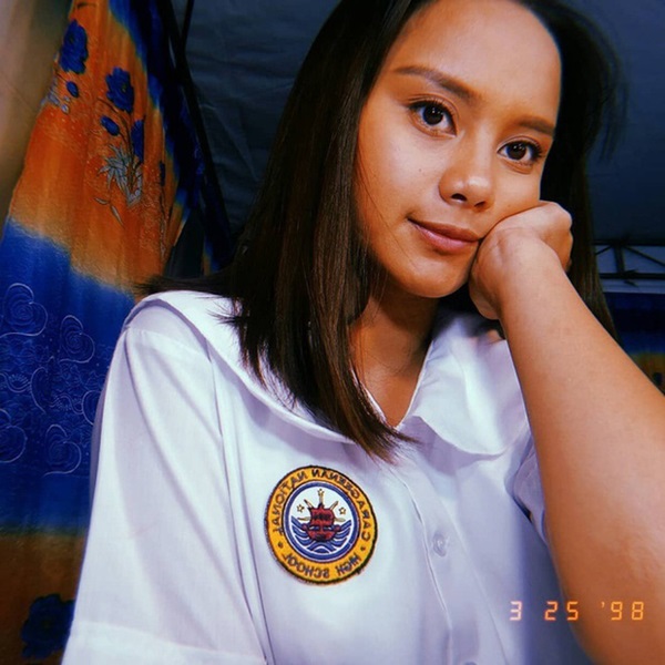 Cô bé ăn xin từng một bước lên tiên nhờ gương mặt hút hồn đang sống ra sao sau khi bị chỉ trích hẹn hò bạn trai giàu có?-7