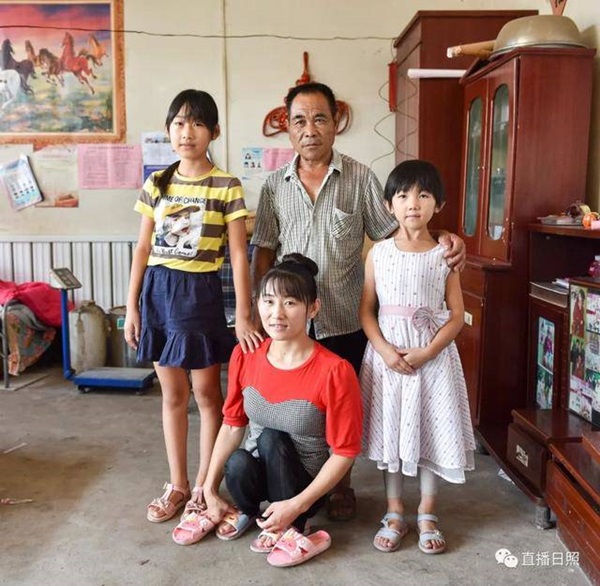 Cô dâu đi bằng 4 chi, lấy chồng hơn 22 tuổi bất chấp cả làng phản đối giờ ra sao?-3