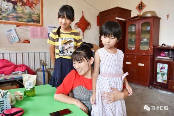 Cô dâu đi bằng 4 chi, lấy chồng hơn 22 tuổi bất chấp cả làng phản đối giờ ra sao?-5