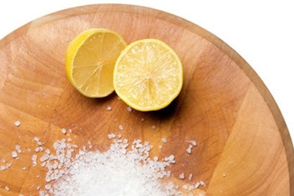 Mẹo hay giúp làm sạch thớt gỗ trong nháy mắt-1