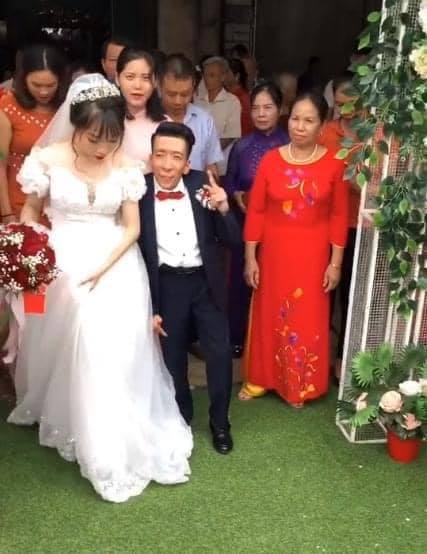 Đám cưới cổ tích của chàng trai khuyết tật và cô gái xinh đẹp: Tình yêu chỉ cần cảm xúc thật của cả hai là đủ!-6