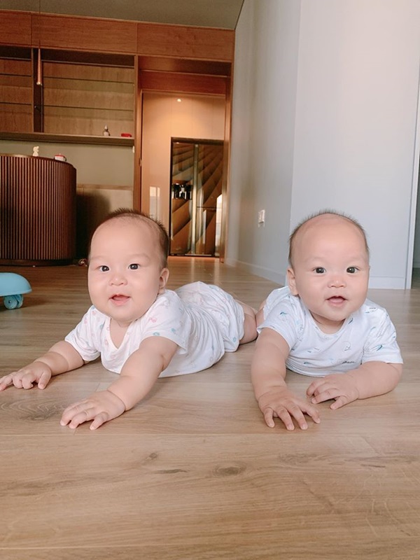 Cặp song sinh nhà MC Thành Trung 8 tháng bụ bẫm như 2 tuổi, mẹ bỉm sữa thi nhau vào xin bí quyết nuôi dưỡng-1