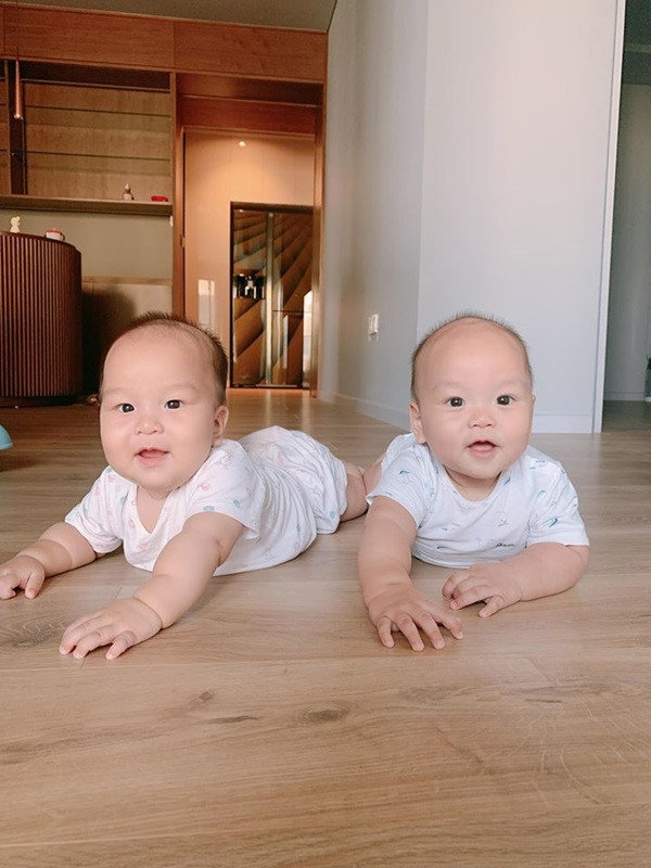 Cặp song sinh nhà MC Thành Trung 8 tháng bụ bẫm như 2 tuổi, mẹ bỉm sữa thi nhau vào xin bí quyết nuôi dưỡng-2