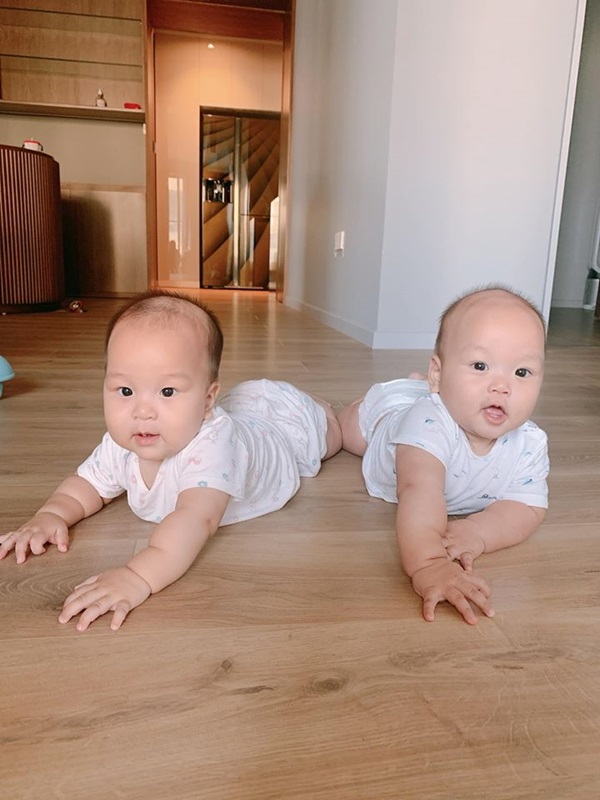 Cặp song sinh nhà MC Thành Trung 8 tháng bụ bẫm như 2 tuổi, mẹ bỉm sữa thi nhau vào xin bí quyết nuôi dưỡng-5