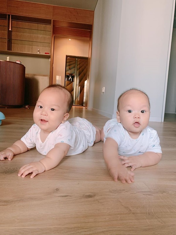 Cặp song sinh nhà MC Thành Trung 8 tháng bụ bẫm như 2 tuổi, mẹ bỉm sữa thi nhau vào xin bí quyết nuôi dưỡng-7