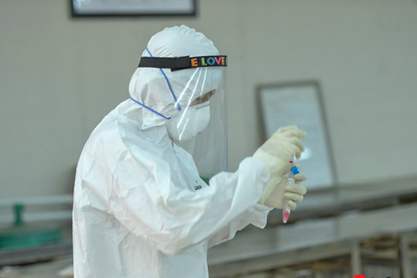 Nữ hành khách Hà Nội mắc Covid-19 khi đến Nhật là bác sĩ-1