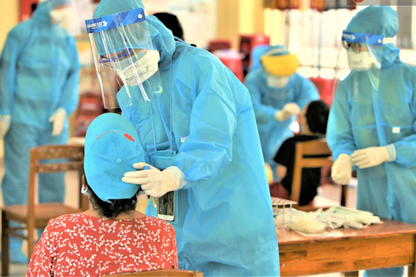 Xuất hiện ca nghi nhiễm COVID-19 đi lại nhiều nơi, Hà Nội ra thông báo khẩn trong đêm-2