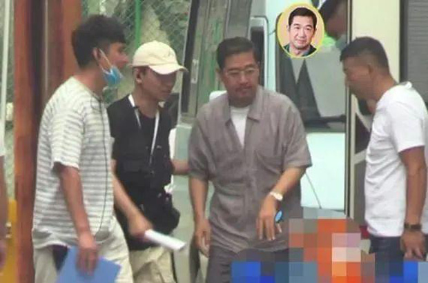 Xót xa hình ảnh Càn Long Trương Quốc Lập tiều tụy, phải có người dìu đỡ, vất vả đi làm 18 giờ/ ngày ở tuổi 65-1