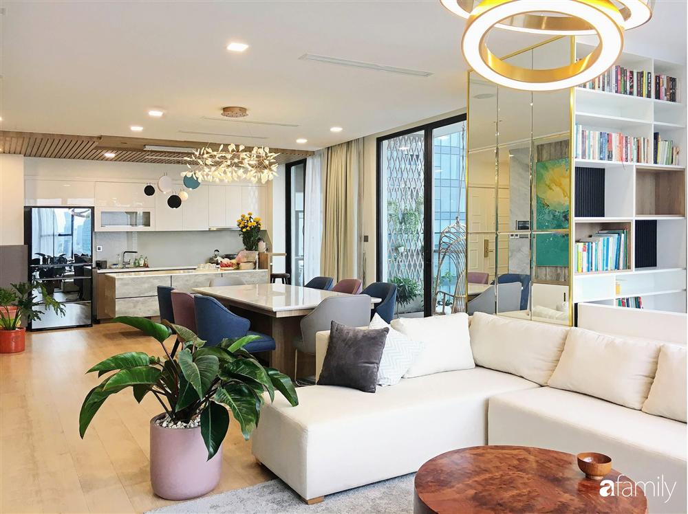 Căn hộ với view triệu đô ở Sài Gòn nhìn thẳng ra bến Bạch Đằng đẹp sang chảnh nhờ cách chơi màu sống động-4