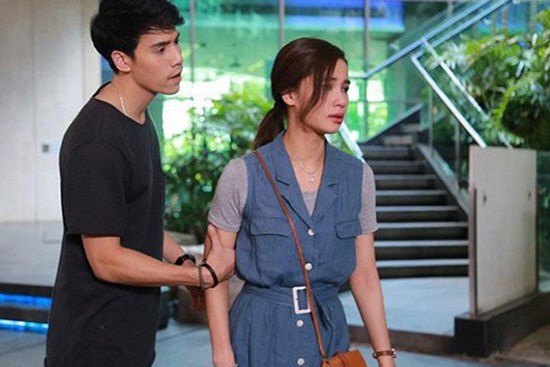 Để bố mẹ chồng phơi nắng đến ngất lịm, vợ lạnh lùng nói 1 câu khiến tôi cứng họng