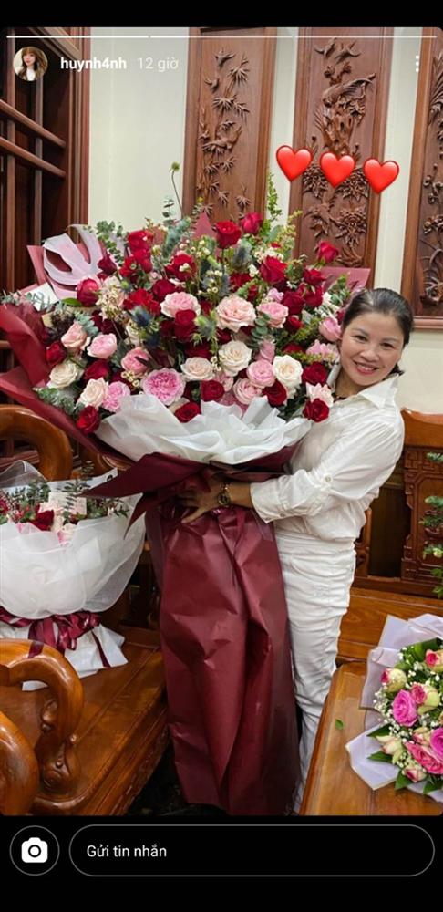 Bạn gái cầu thủ Quang Hải tặng món quà khủng” đúng ý mẹ chồng tương lai nhân ngày sinh nhật, dân mạng khen nức nở vì còn trẻ mà rất tâm lý-2