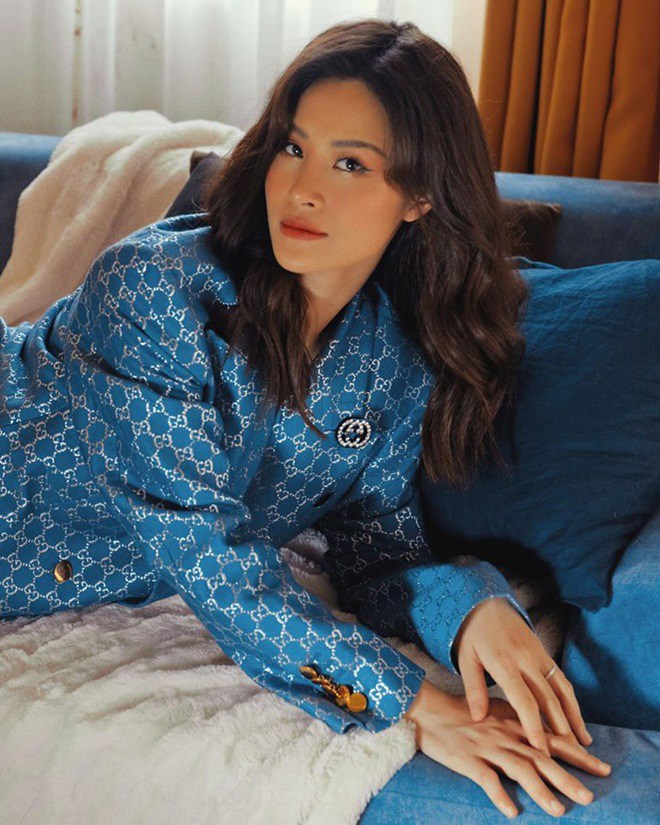 Khác với khuôn mặt sưng húp, Đông Nhi xuất hiện trở lại xinh đẹp như bao bức ảnh tự đăng-11