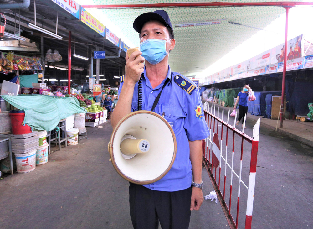 Ảnh: Ngày đầu người dân Đà Nẵng thực hiện đi chợ bằng phiếu ngày chẵn lẻ-22