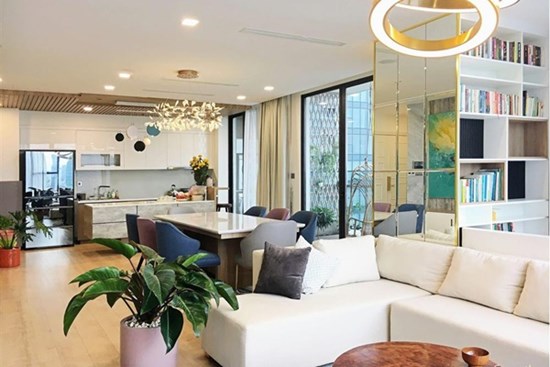 Căn hộ với view triệu đô ở Sài Gòn nhìn thẳng ra bến Bạch Đằng đẹp sang chảnh nhờ cách chơi màu sống động