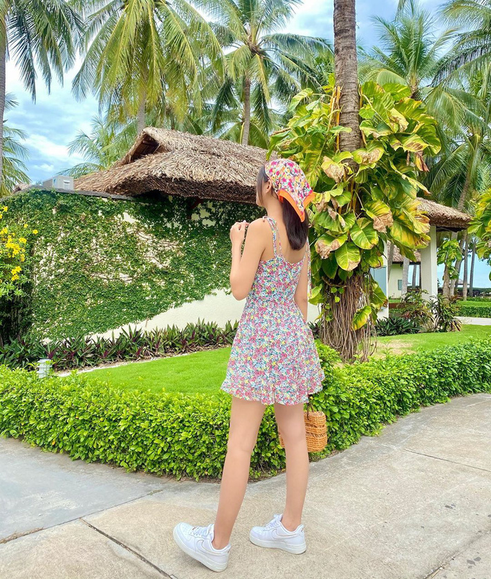 Loạt sao và hot girl cùng lăng xê mốt quấn khăn, ai cũng trendy cá tính nhưng xui cho Ngọc Trinh sến súa nhất hội-12