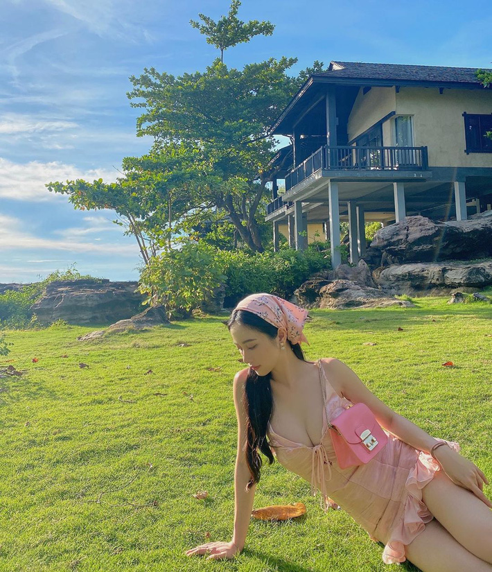 Loạt sao và hot girl cùng lăng xê mốt quấn khăn, ai cũng trendy cá tính nhưng xui cho Ngọc Trinh sến súa nhất hội-5