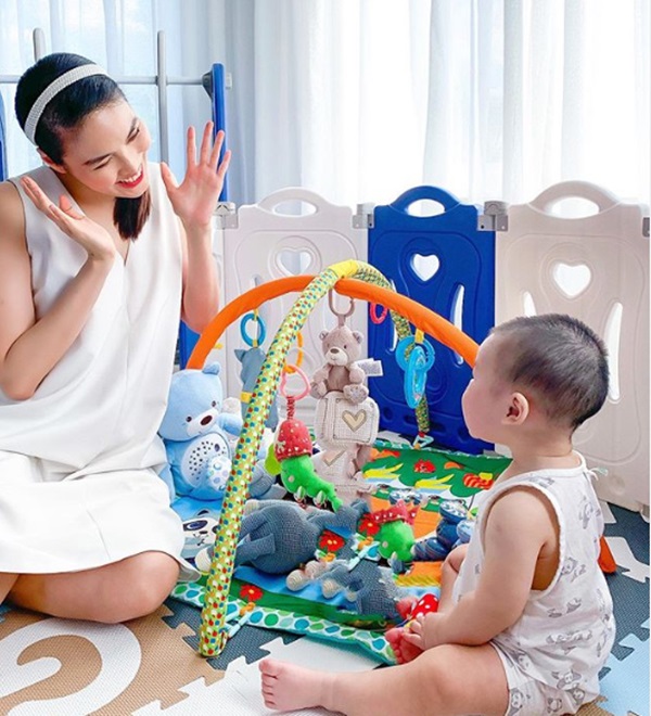 Lan Khuê tỏ nỗi lòng khi quý tử sắp tròn 1 tuổi nhưng gương mặt mộc của mẹ và vẻ ngoài của con trai mới đáng chú ý-4