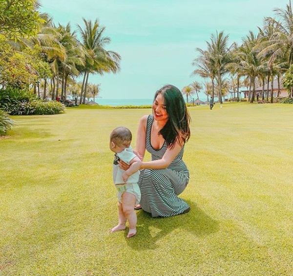 Lan Khuê tỏ nỗi lòng khi quý tử sắp tròn 1 tuổi nhưng gương mặt mộc của mẹ và vẻ ngoài của con trai mới đáng chú ý-7