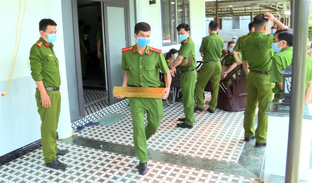 Bên trong căn hầm chứa hàng chục tấn vàng giả của nhà ngoại cảm lừa đảo chiếm đoạt tiền tỷ-4