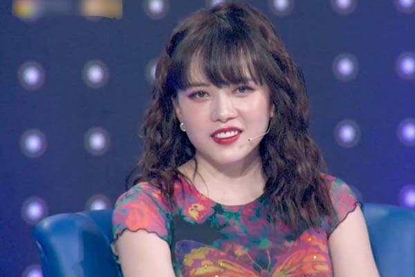 Học cách Quỳnh Anh Shyn, Thiều Bảo Trâm phối trang phục màu loang chất lừ-11