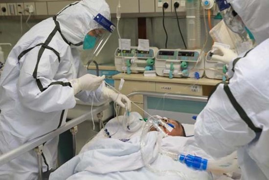 Cả nước có 15 bệnh nhân COVID-19 nặng phải thở máy, chạy ECMO, tiên lượng tử vong cao