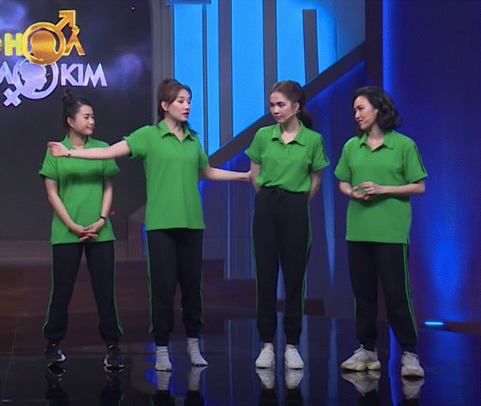Ngọc Trinh chơi chiêu hack dáng, khiến Hari Won đứng ngay cạnh cũng phải chịu thua khi diện chung set đồ trên sóng truyền hình-6