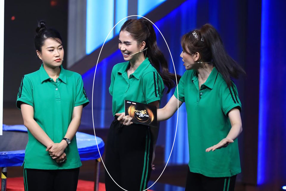 Ngọc Trinh chơi chiêu hack dáng, khiến Hari Won đứng ngay cạnh cũng phải chịu thua khi diện chung set đồ trên sóng truyền hình-8