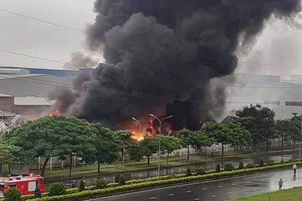 Nhà hàng tiệc cưới ngoài trời ở Sài Gòn bốc cháy ngùn ngụt giữa trưa-4