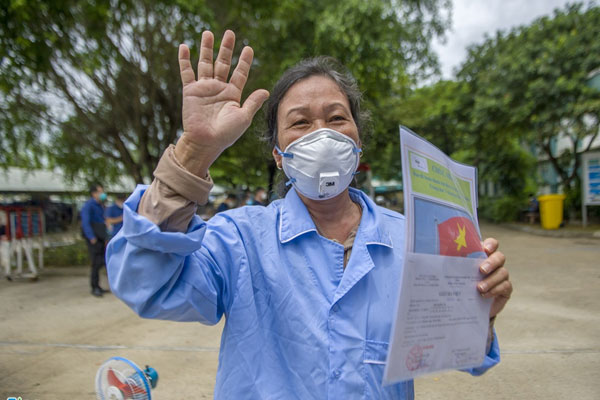 Trường hợp đặc biệt: Nam bác sĩ 4 lần xét nghiệm mới ra Covid-19-2