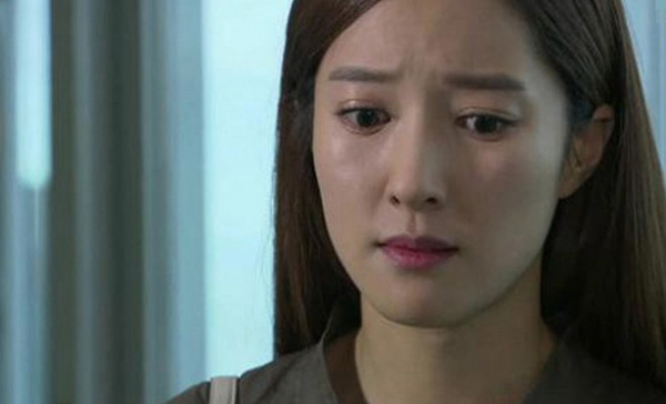 Nửa đêm đi ngang phòng mẹ chồng, tôi rụng rời tay chân khi ngửi thấy mùi khói nhang nghi ngút-1