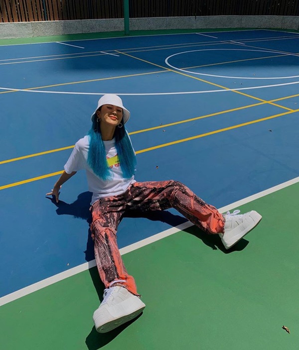 Học cách Quỳnh Anh Shyn, Thiều Bảo Trâm phối trang phục màu loang chất lừ-1