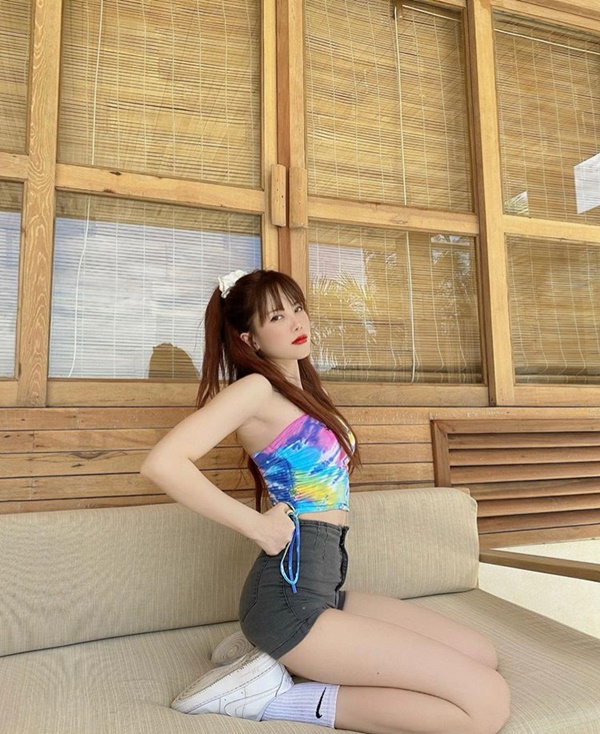 Học cách Quỳnh Anh Shyn, Thiều Bảo Trâm phối trang phục màu loang chất lừ-6