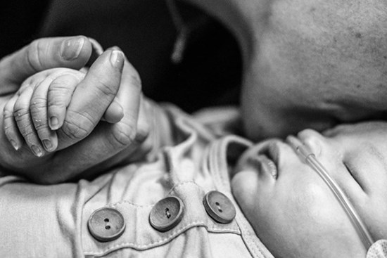 Nghẹn lòng nghe tâm sự của bà mẹ mất con trai 6 ngày tuổi vì em bé bị kẹt vai trong quá trình sinh thường