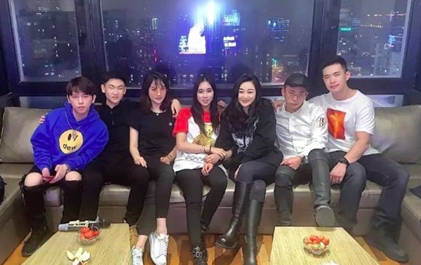 Rich kid trong Bộ 3 Thiên Kim: Bạn thân con gái út Vua sòng bài Macau, xinh đẹp giàu có nhưng sống giản dị, có nhiều mối quan hệ trong showbiz-11