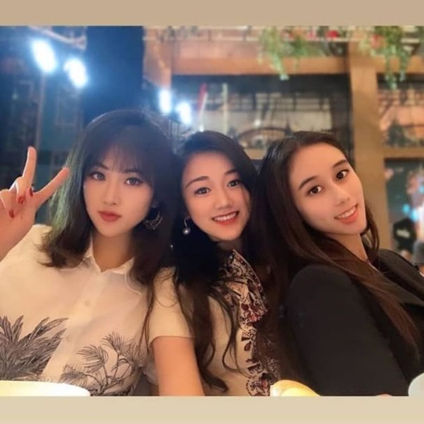 Rich kid trong Bộ 3 Thiên Kim: Bạn thân con gái út Vua sòng bài Macau, xinh đẹp giàu có nhưng sống giản dị, có nhiều mối quan hệ trong showbiz-12