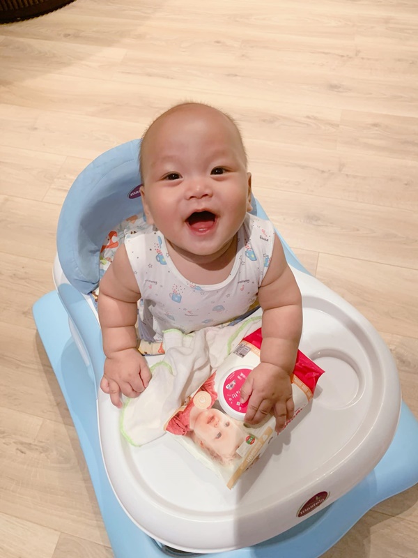 Vợ tiếp viên hàng không của MC Thành Trung mát tay, chăm hai nhóc tỳ toàn trái cây xịn thế này trộm vía bảo sao con bụ bẫm quá!-7
